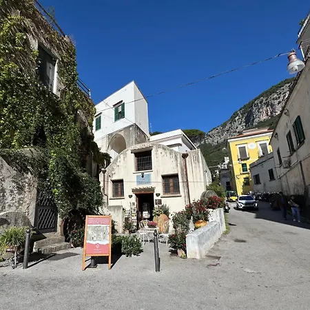 La Cascata Bed and Breakfast